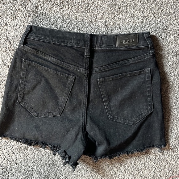 Hollister Ultral High Rise Mom Short 3” - Picture 3 of 3